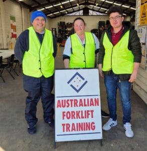 What are the requirements to obtain a forklift license?